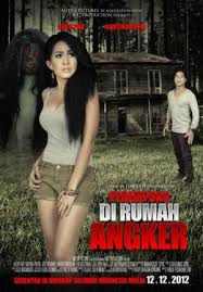 Perempuan Di Rumah Angker (2012)